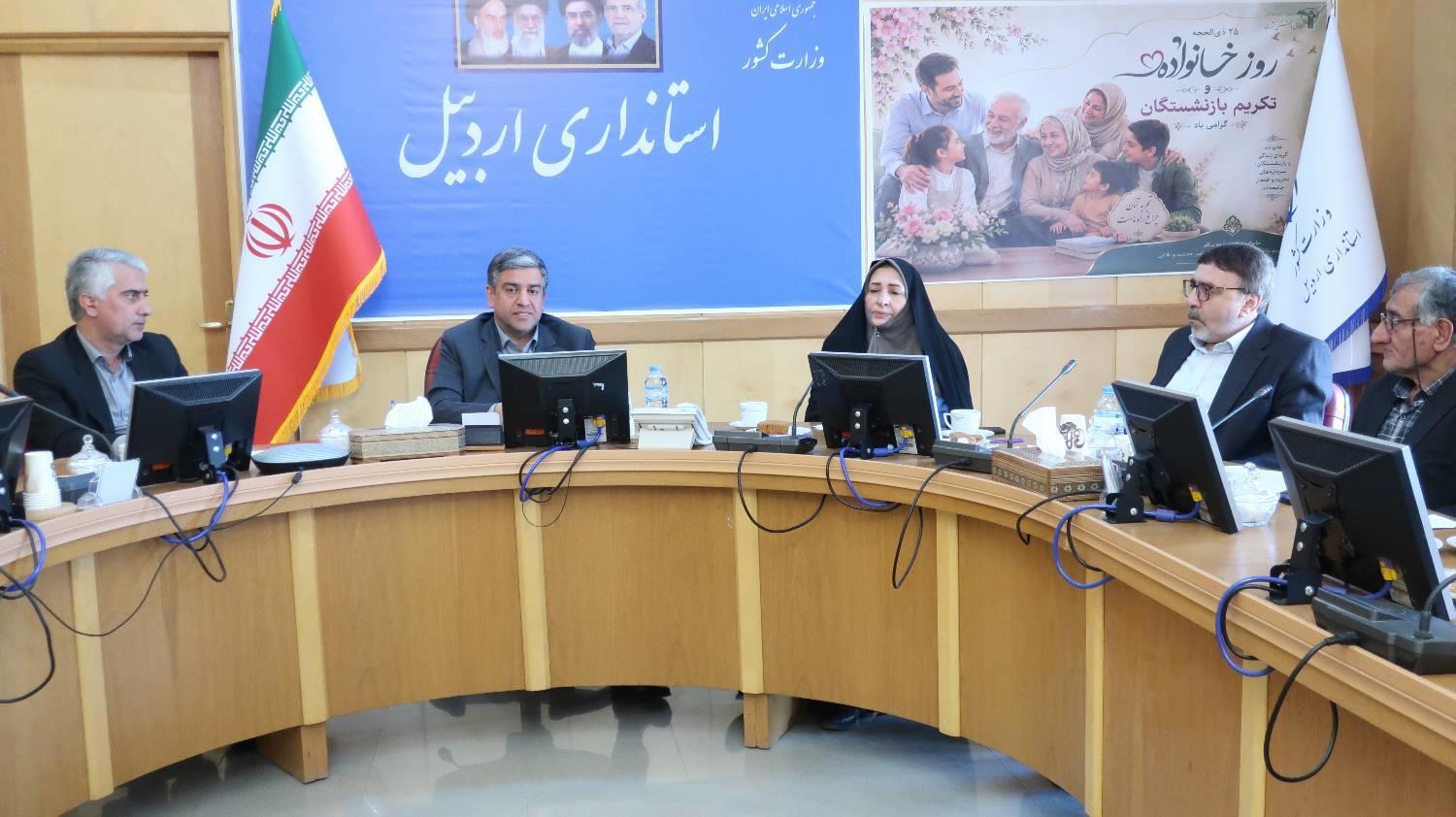 نشست صمیمانه استاندار اردبیل با جمعی از نخبگان 5